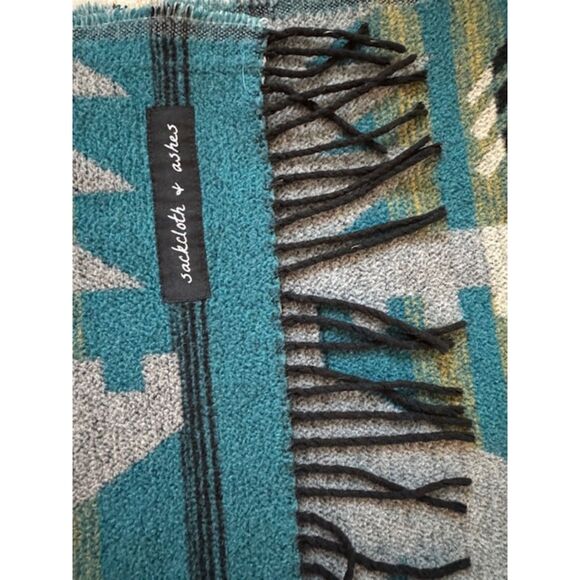 Sackcloth & Ashes Southwestern Aztec print blanket. - Picture 3 of 5